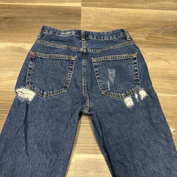 BDG Blue Denim Mom High-Rise distressed Jeans size 24 - Picture 9 of 9